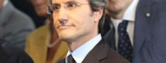Cimice nascosta in ufficio Caldoro: scoperta da addetti pulizie